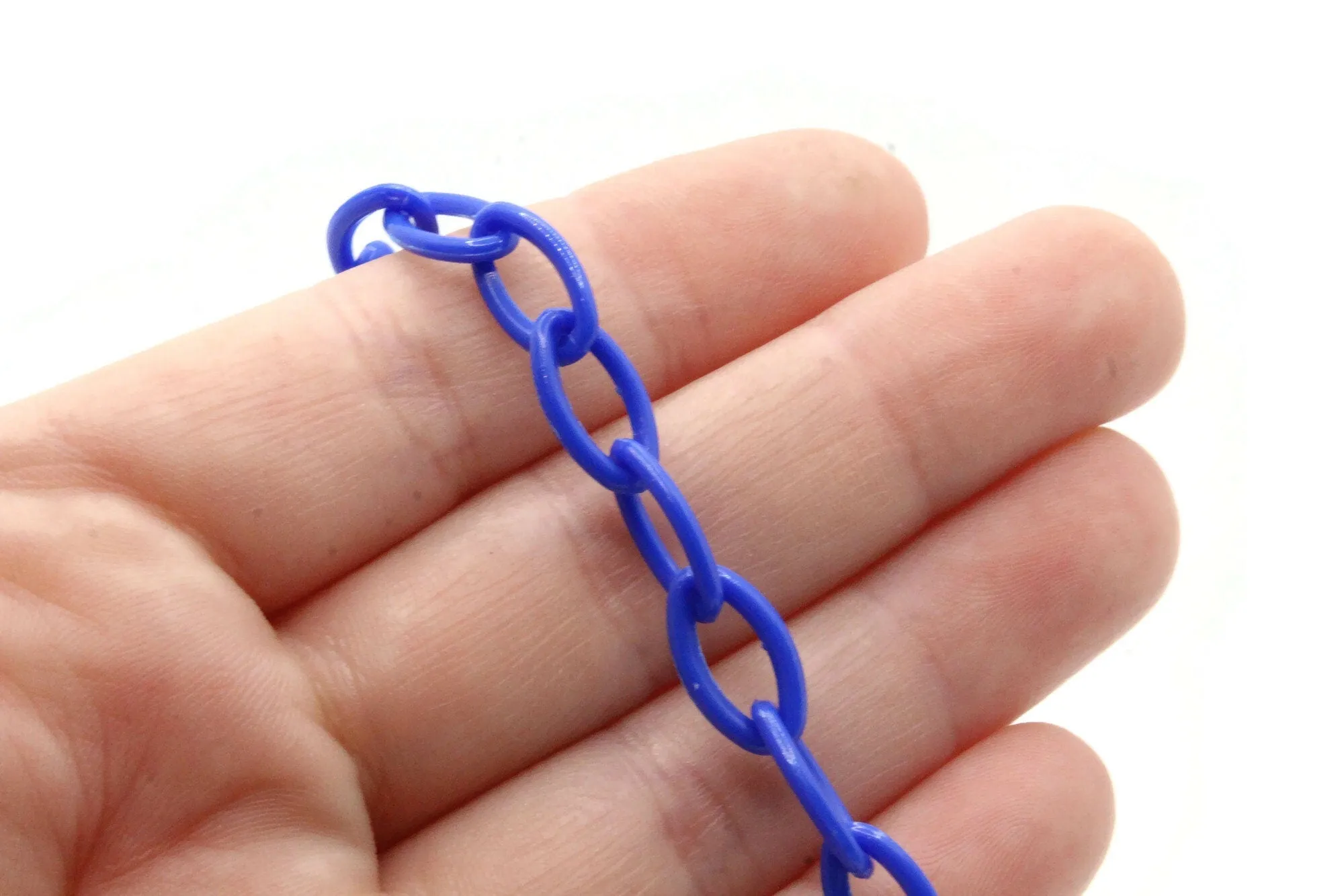 15.75 Inch Royal Blue Plastic Oval Chain - 40cm Chain - 13x8mm Links