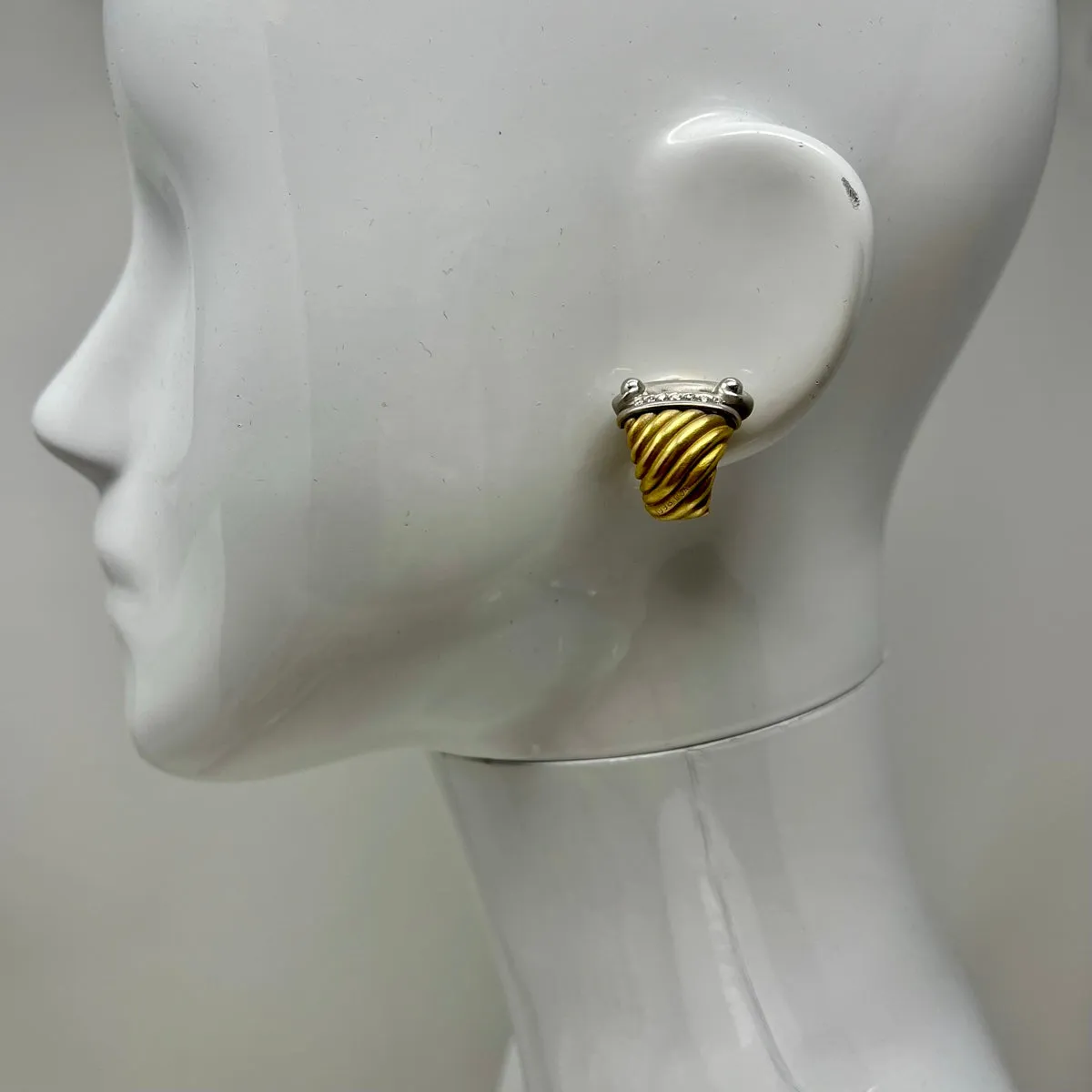 18K Gold Earclips with 14 Diamonds