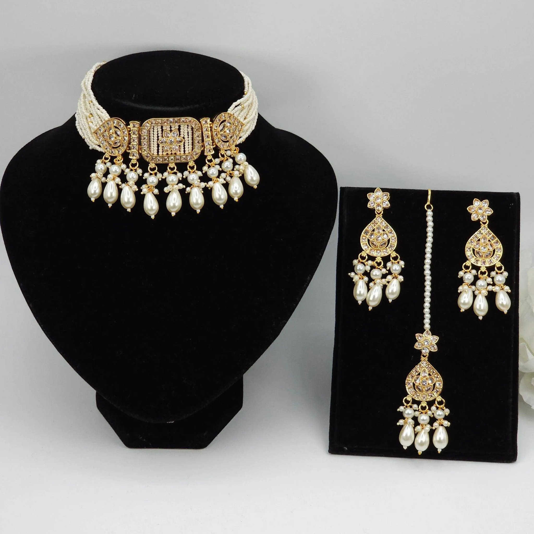 Aditi Choker Necklace Set