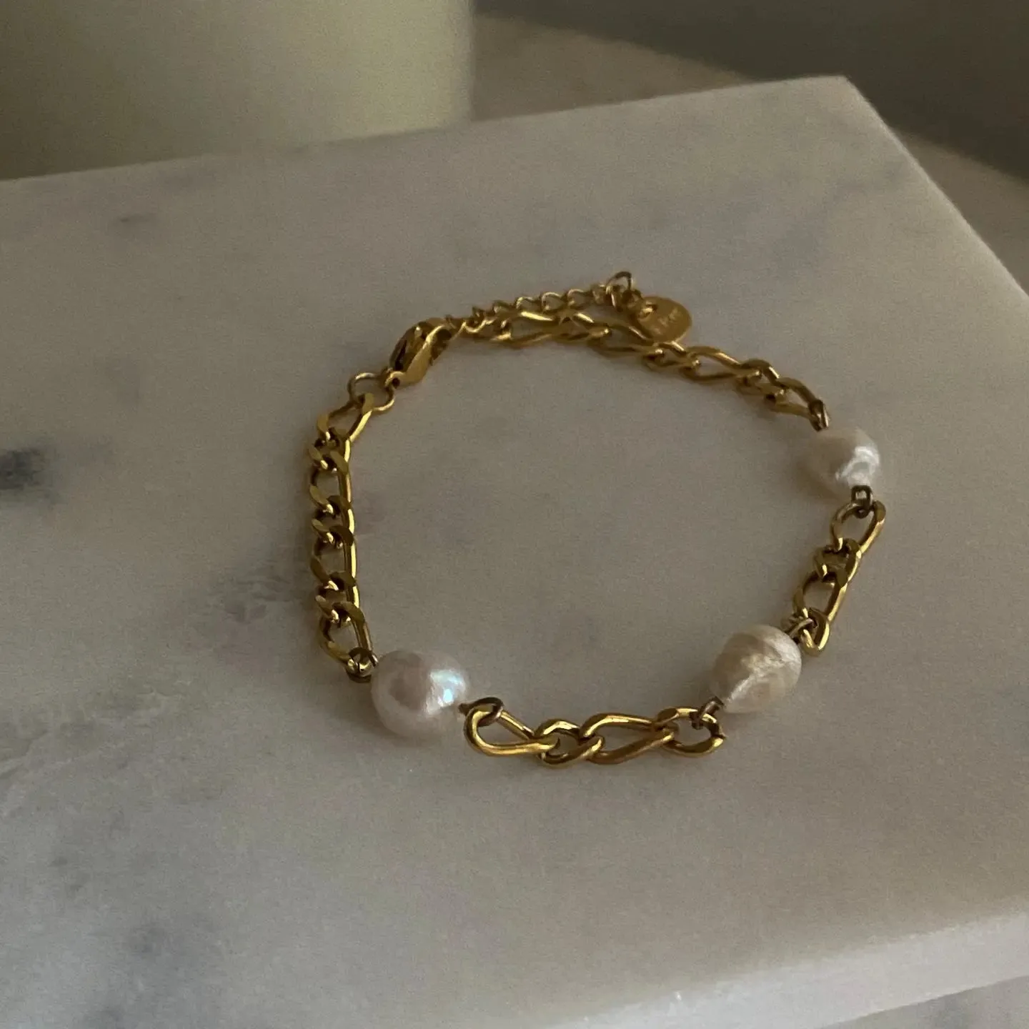 Gold Chain Bracelet with Pearls