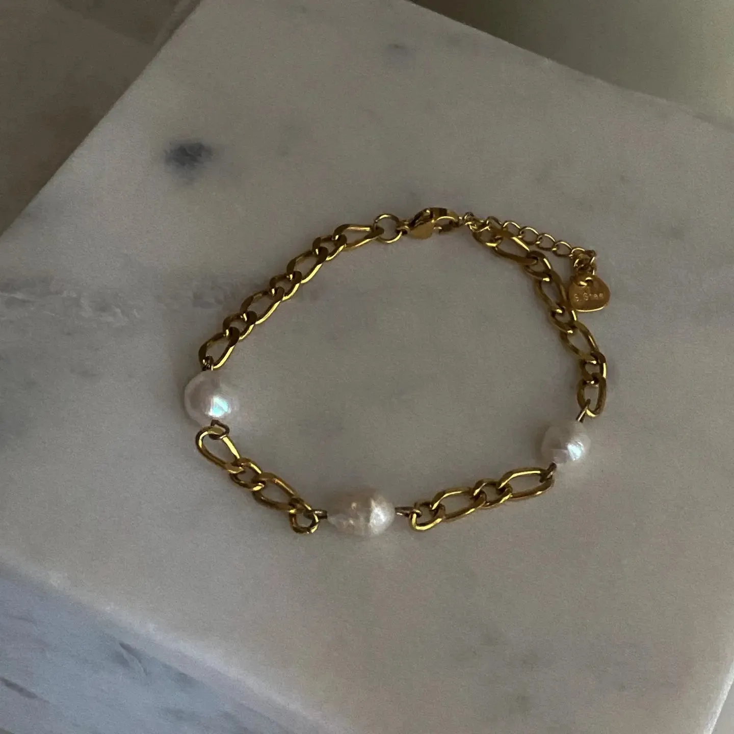 Gold Chain Bracelet with Pearls
