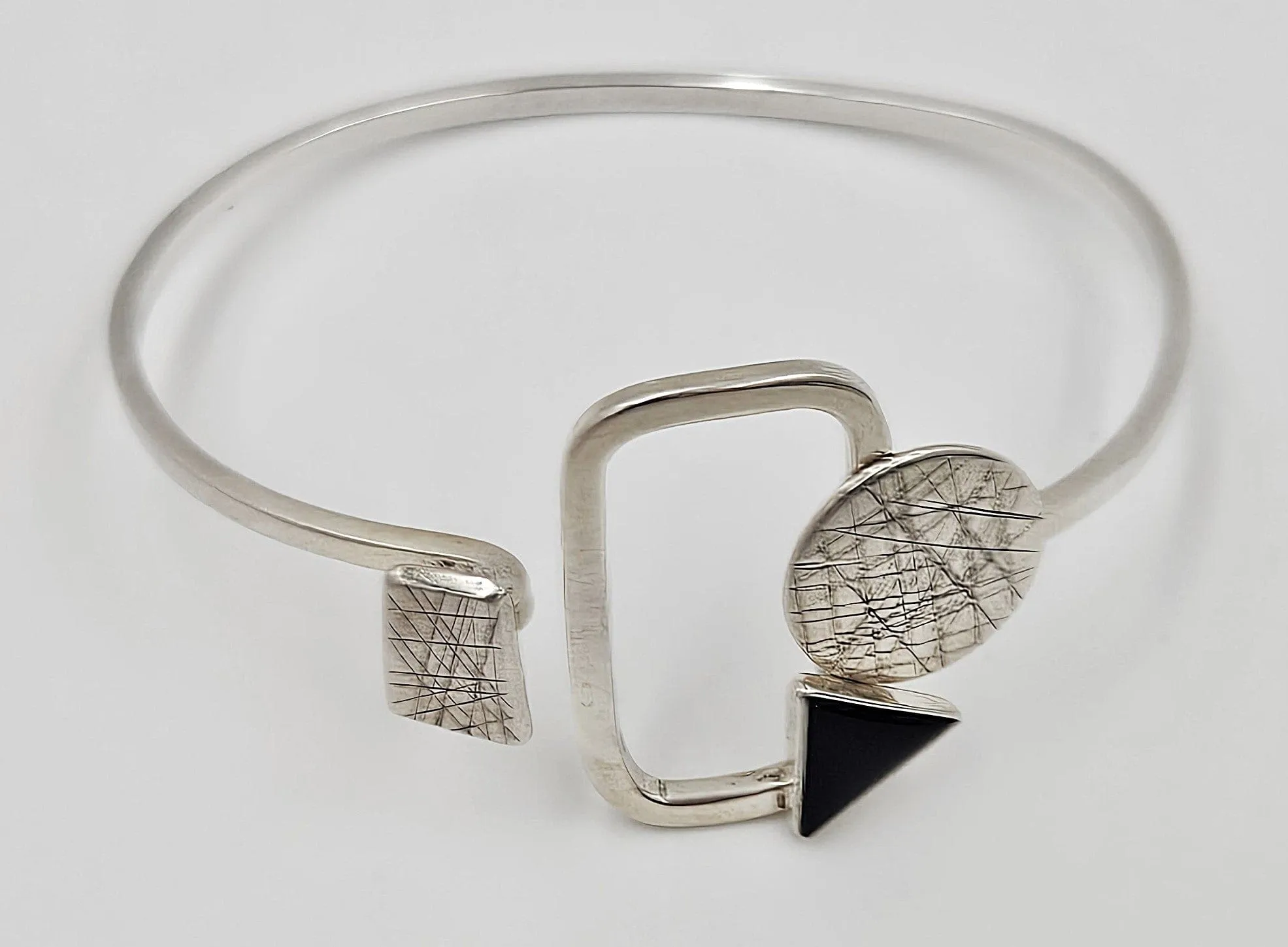 Hall McFall Artisan Sterling   Onyx Abstract Modernist Top Latching Bangle 1990s