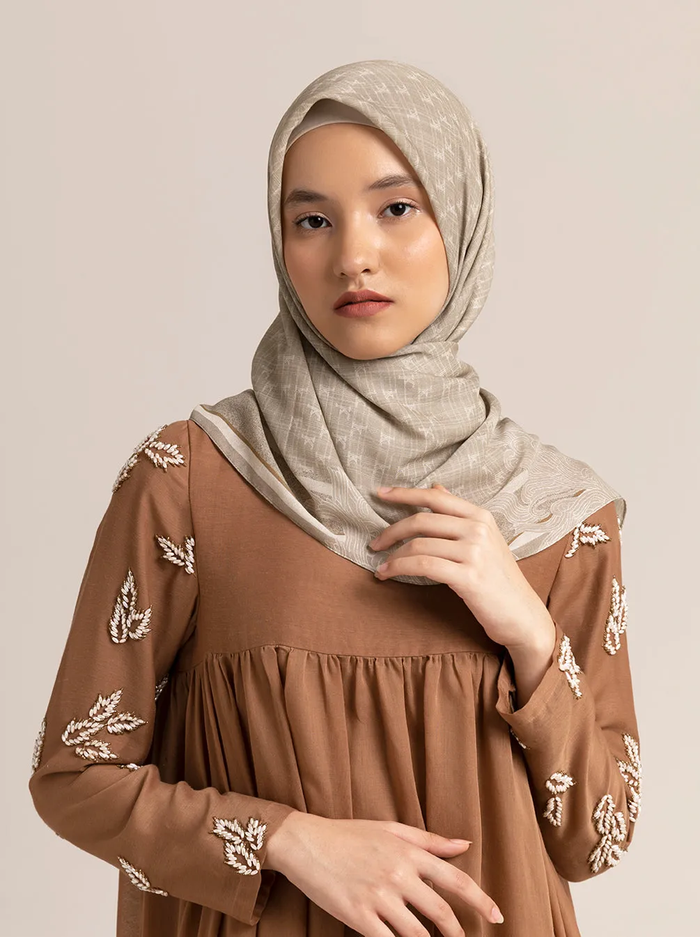 MONOGRAM SCARF EARL GREY